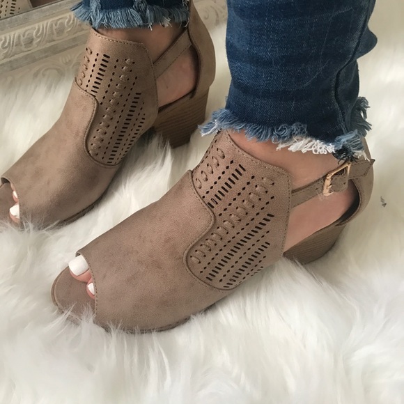 LAST 1️⃣ Cut Out Block Bootie Peep Toe Heel - Picture 5 of 6